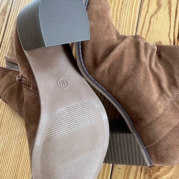 NWOT Univeral thread brown wrinkle suede booties - Picture 5 of 5